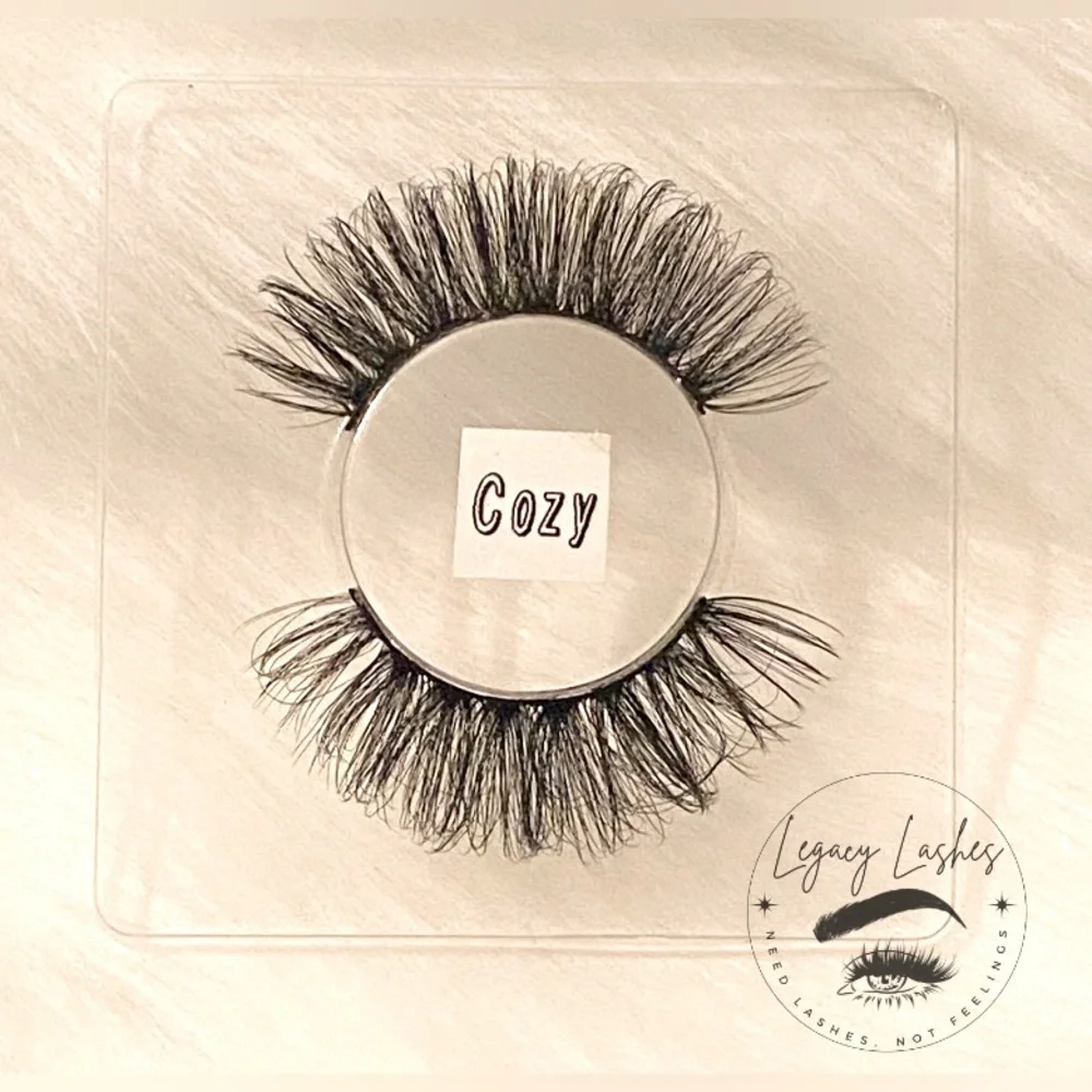 Cozy - Calm But Full Volume Lash 🧖🏼‍♀️ - Picture 3 of 3